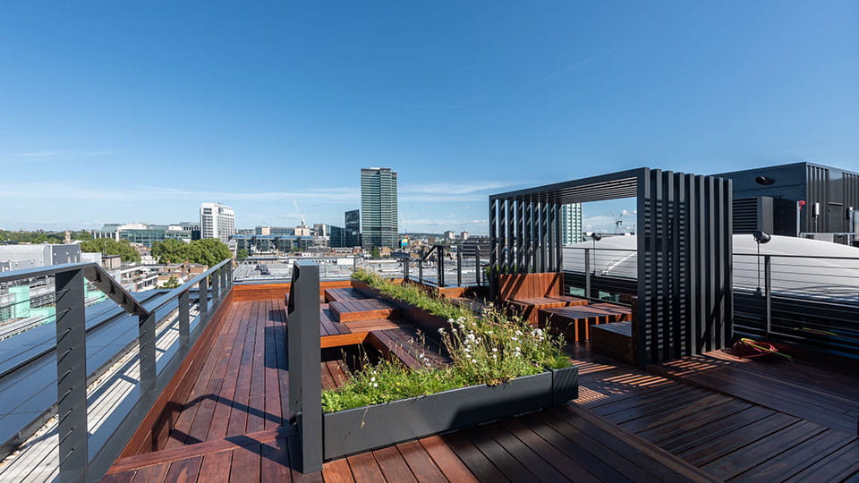 Roof garden at Arup office 80 Charlotte street London completed by ISG