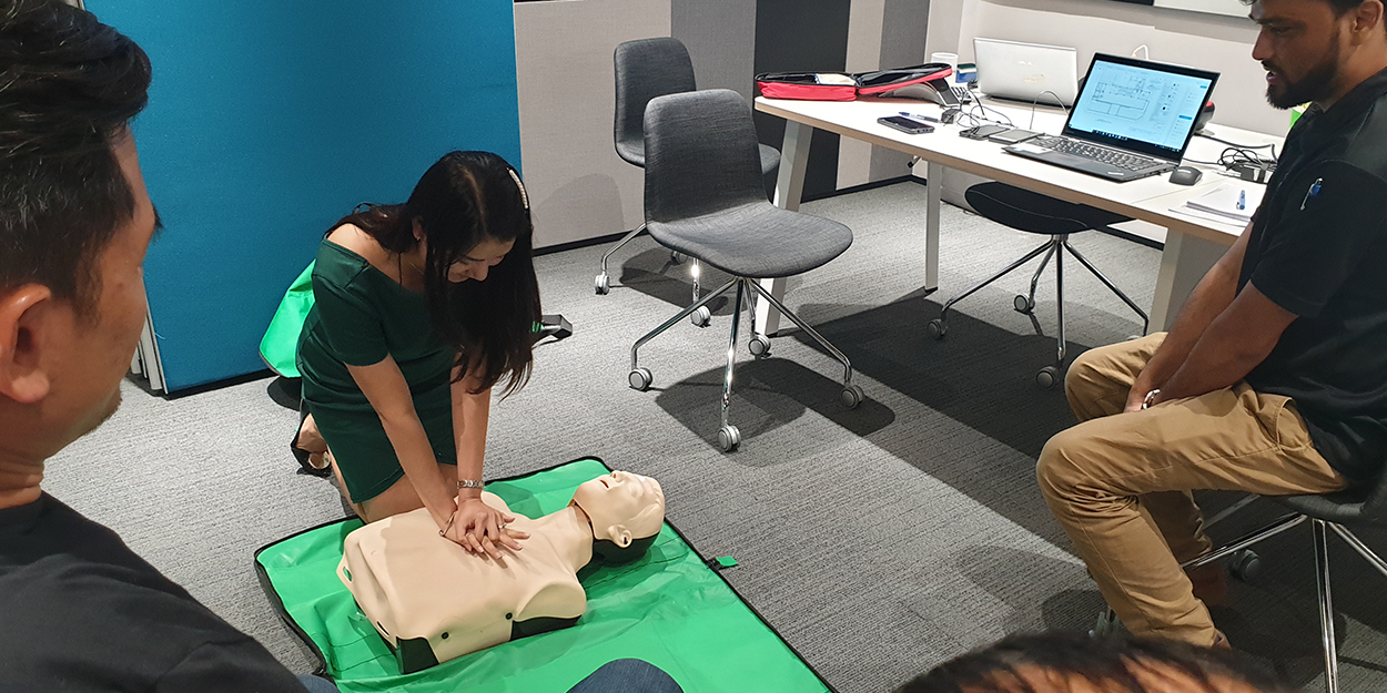 ISG in Singapore participates in CPR and AED demonstration BODY2 - ISG