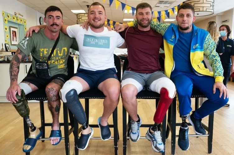 Group of 4 Ukrainian armed forces veterans supported by ISG Ltd